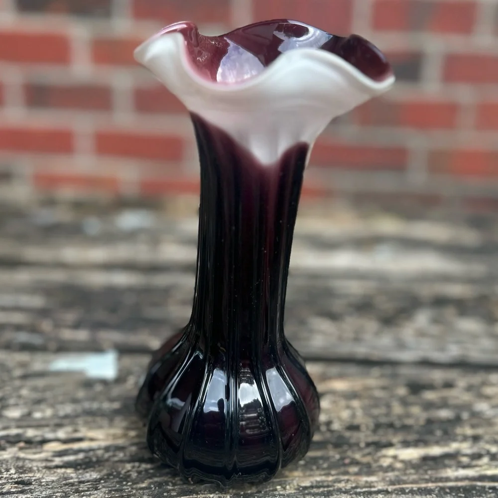 1920’s Art Nouveau Murano Purple & White Elegant Ruffled Rim Ribbed Glass Vase